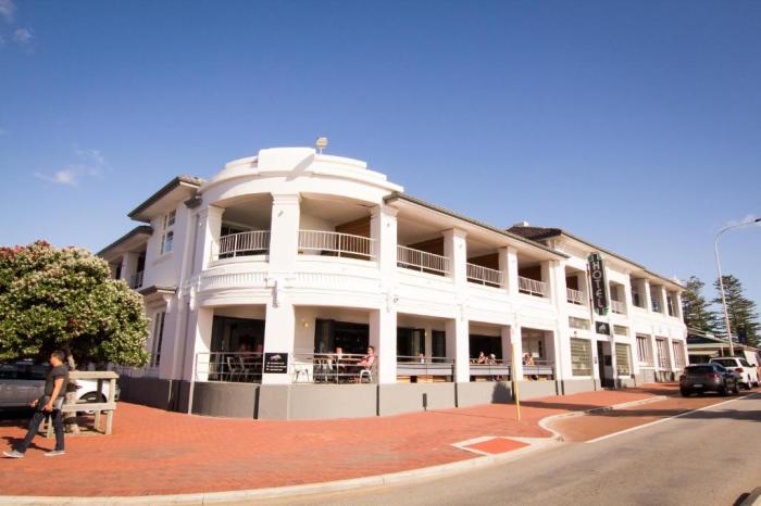 Cottesloe Beach Hotel