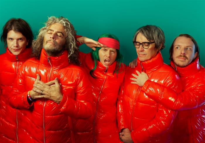 The Flaming Lips perform Yoshimi Battles The Pink Robots