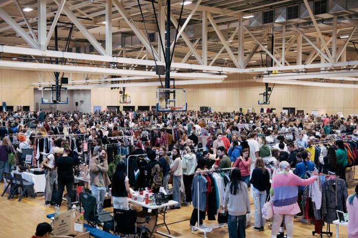 Fashion Thrift Society: Secondhand Fashion Market 