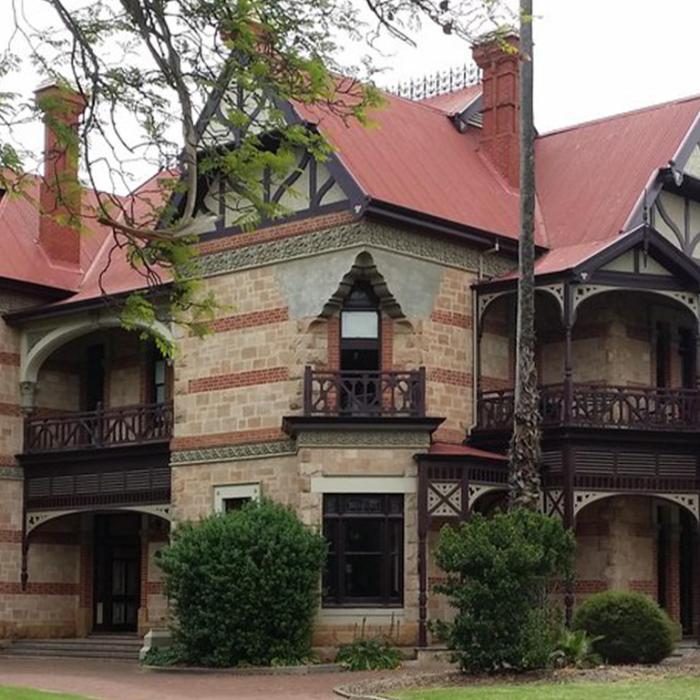 Adelaide Walking Tour: Hills Squares And Parklands